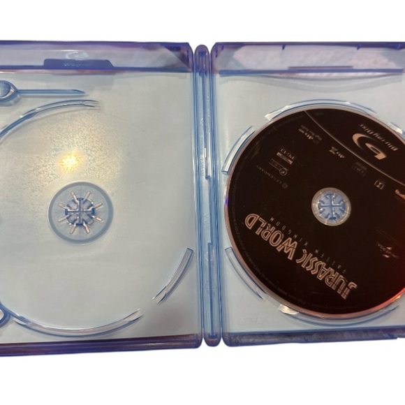 7 MOVIES/$50 Bundle Deal
Jurassic World: Fallen Kingdom Blu-ray - Picture 3 of 4